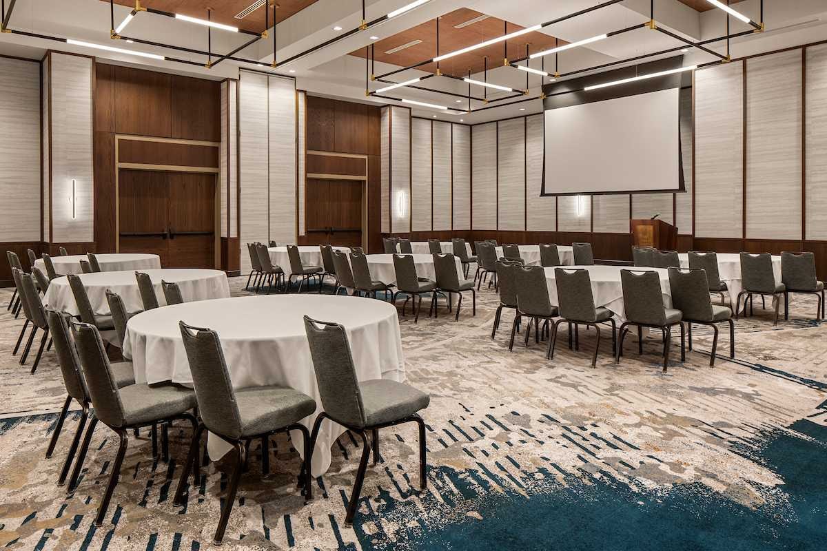 Conference hall before Instant Photoshoot