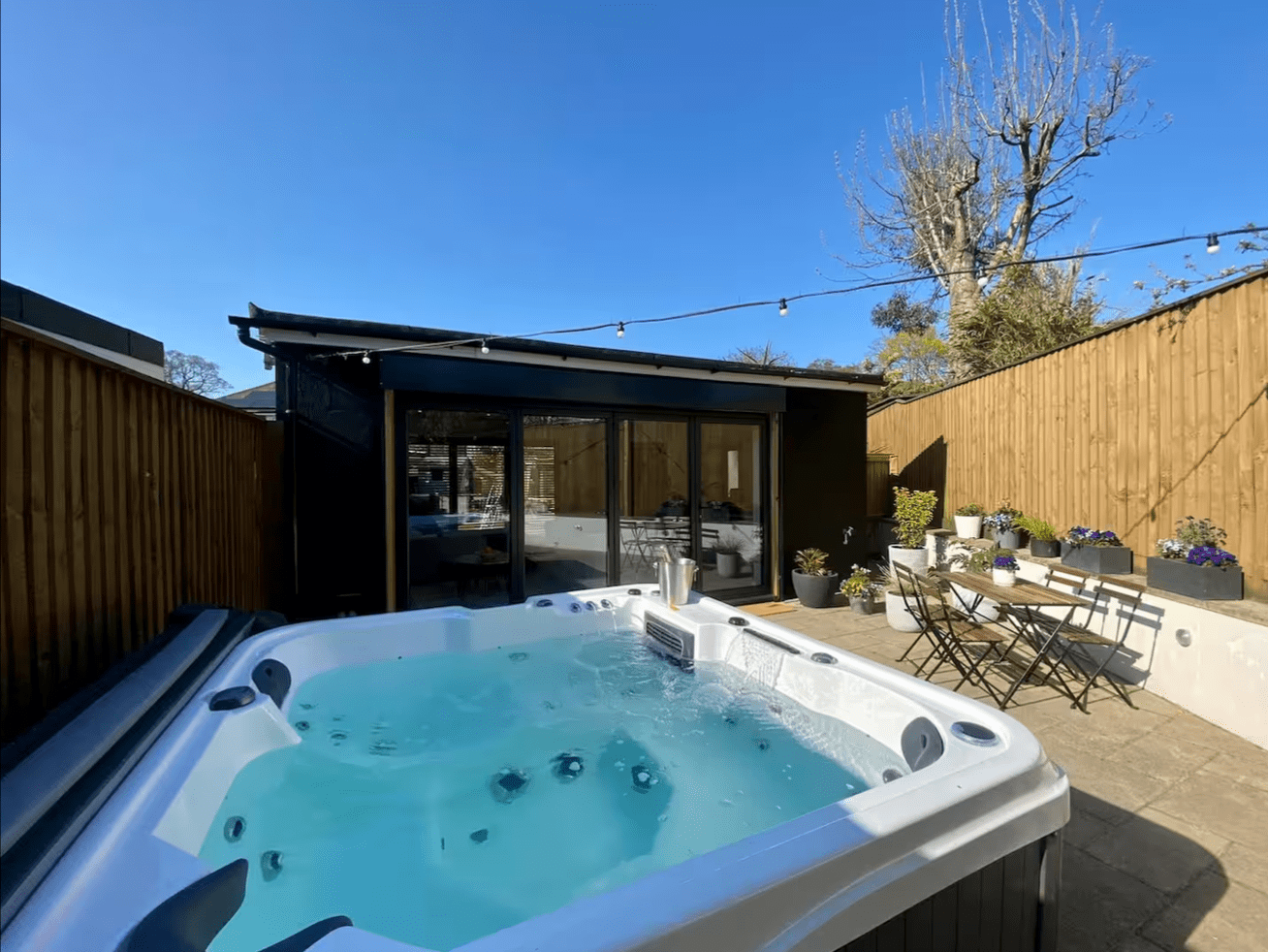 Empty Airbnb listing before Instant Photoshoot